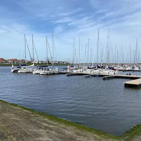 In By The Harbor, Cleaning Included * 니우포르트